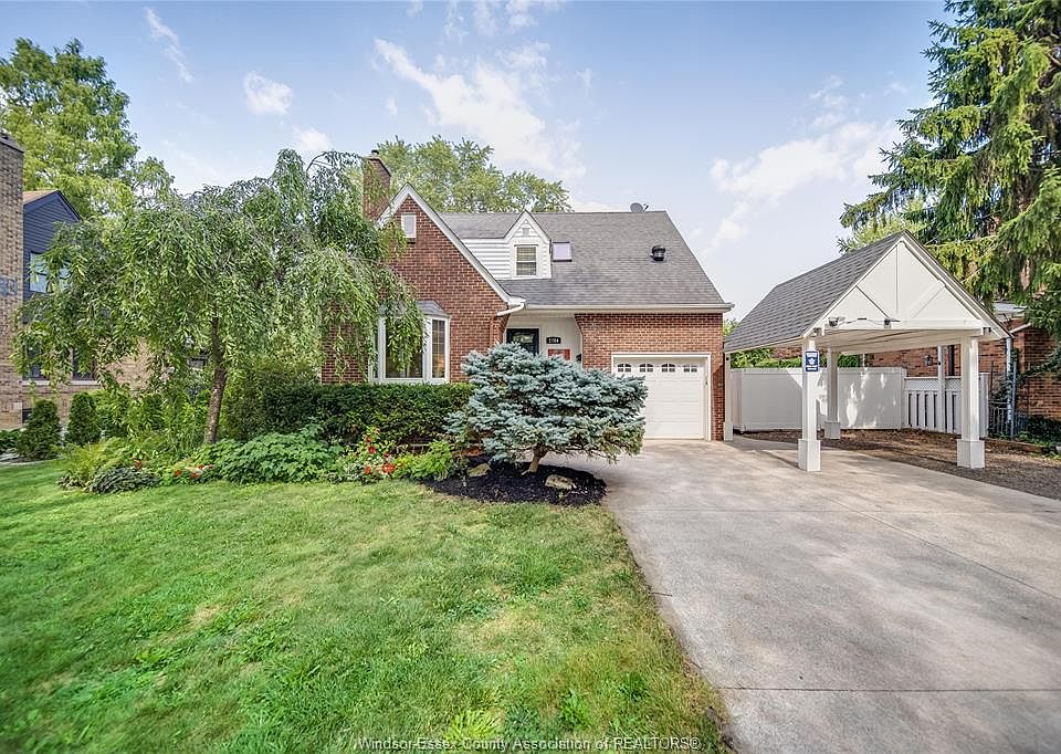 1st image of 2784 Alexandra Ave