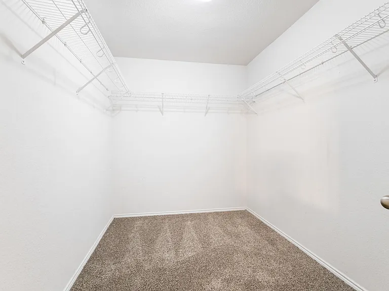 13415 Rhodes Villa — Photo 17