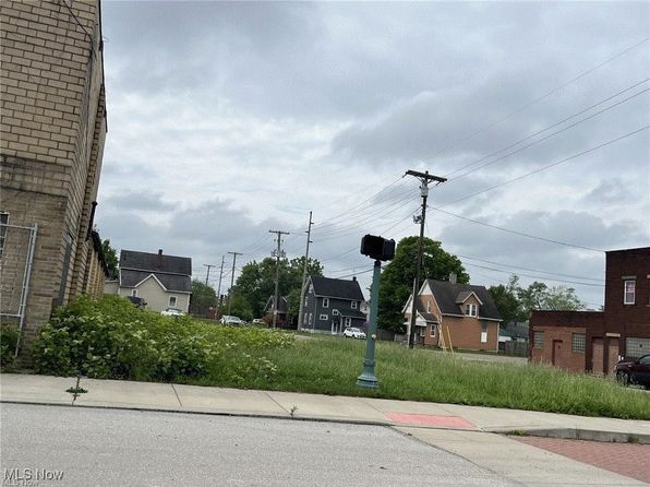 2400 Winfield Way NE, Canton, OH 44705