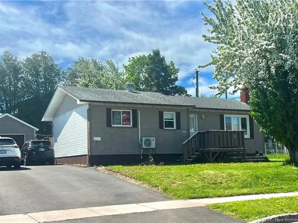 49 Beechwood Ave, Moncton, NB E1A 5P7
