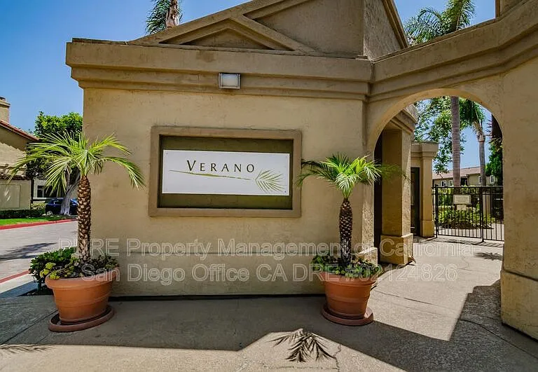 7405 Charmant Dr #2122 — Photo 24