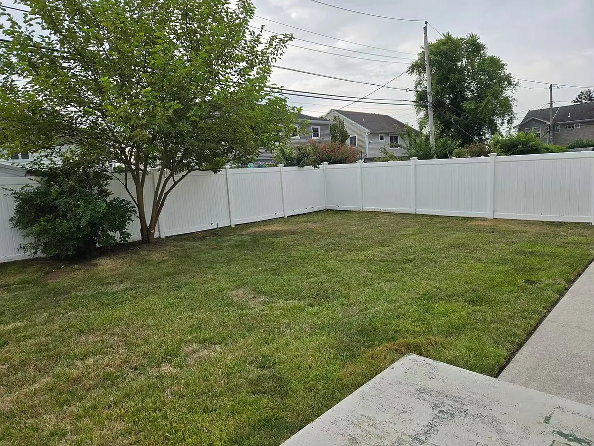 Building Photo - 51 Syosset Cir