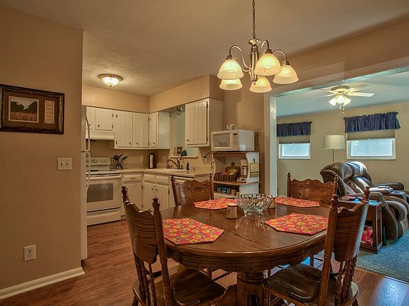 3rd image of 5604 Maple Forest Dr
