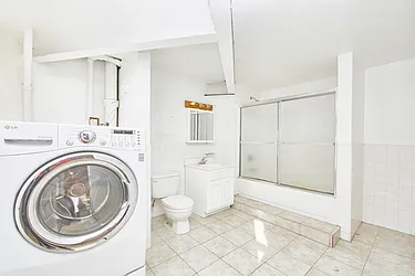 Rented by R New York