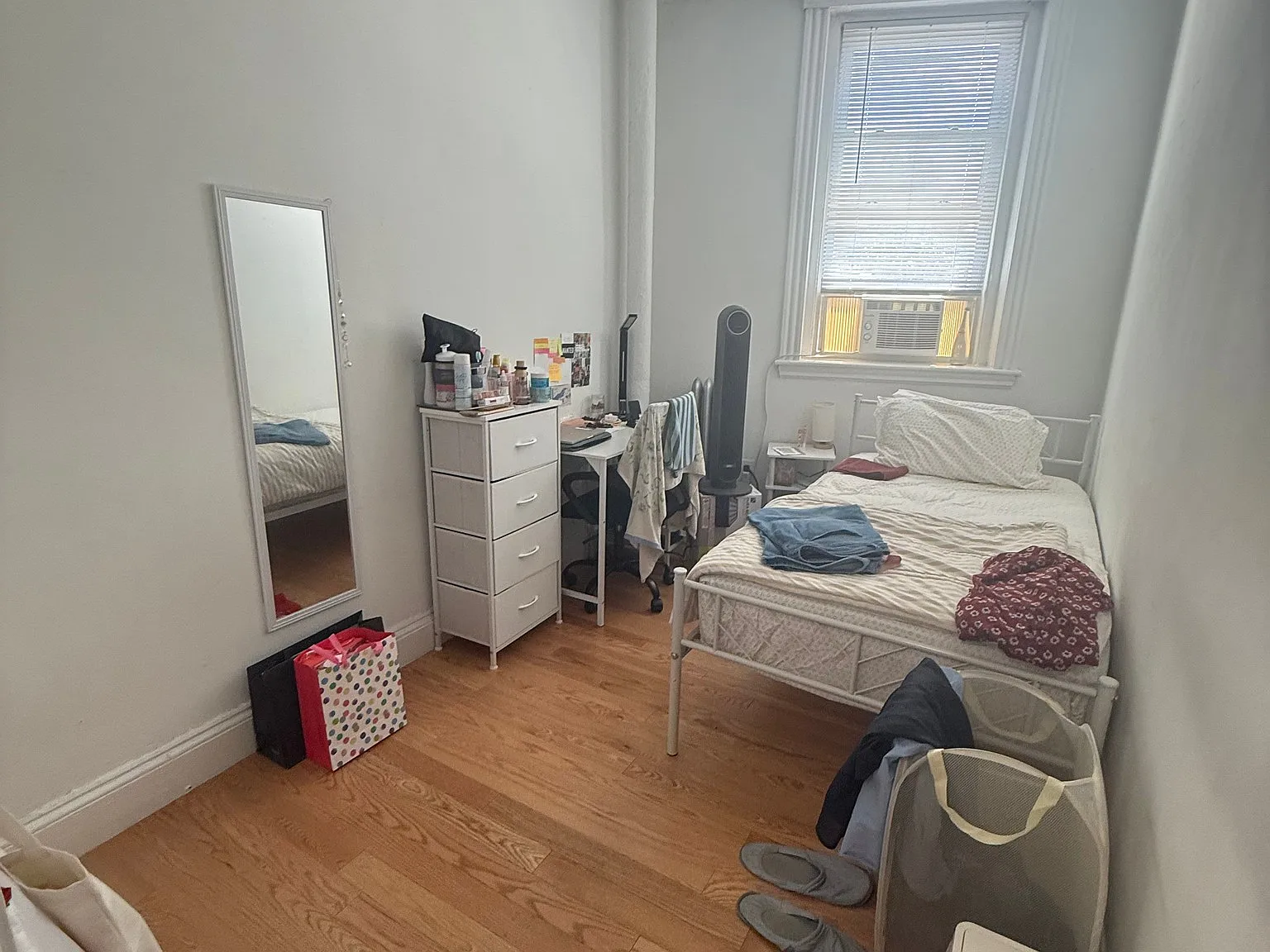 3 bed, 1.0 bath, $5,250 — Photo 4