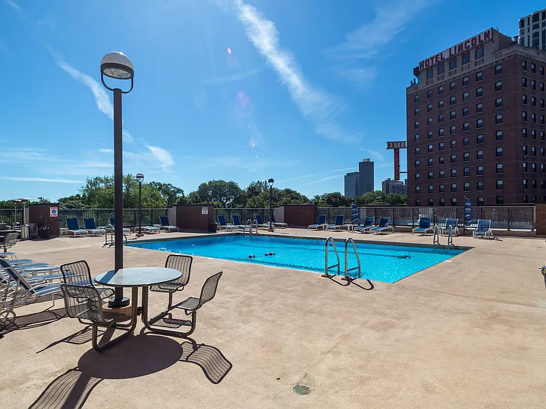 1850 N Clark St #2206 — Photo 3