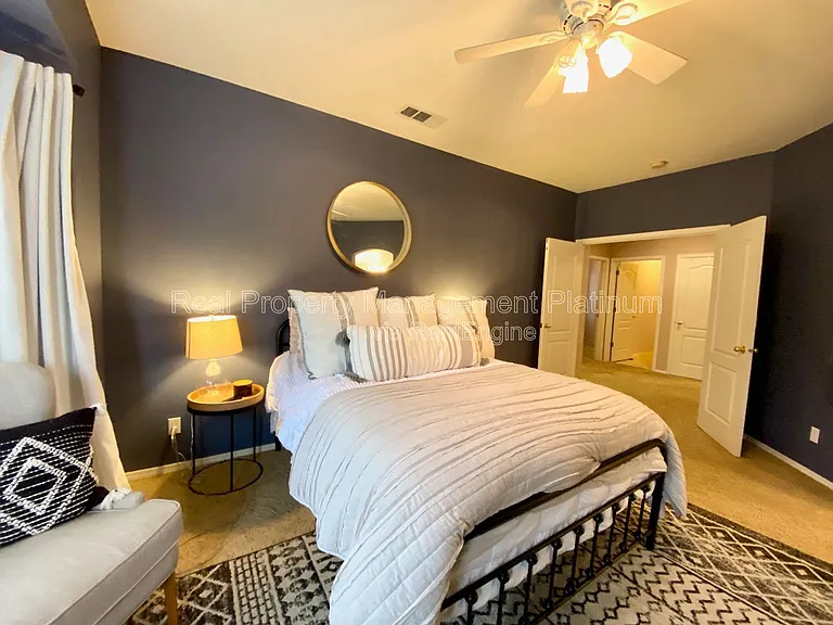 4872 N Crestmoor Ave — Photo 5
