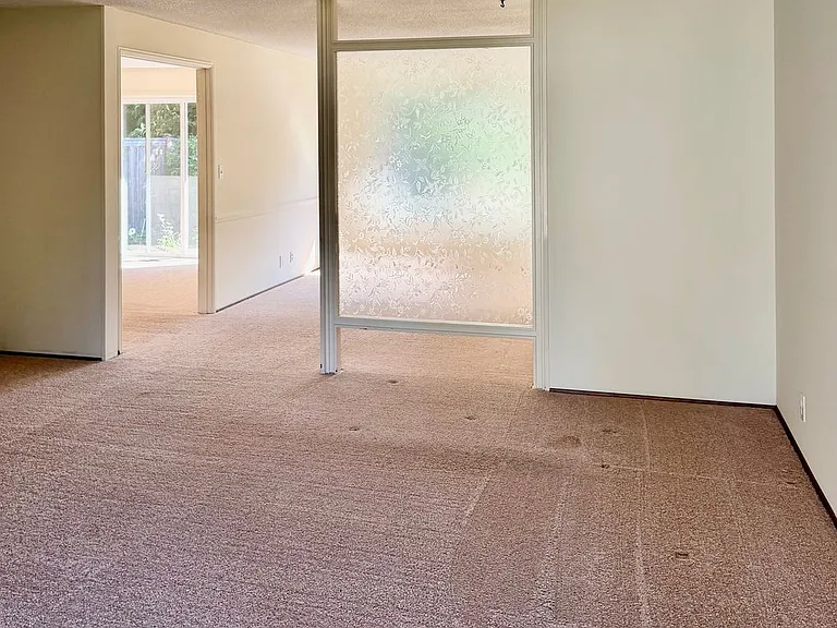 16508 NE 19th Pl — Photo 3