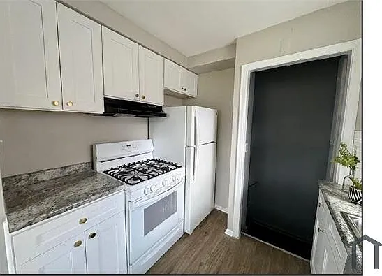 11910 Duchess St — Photo 3