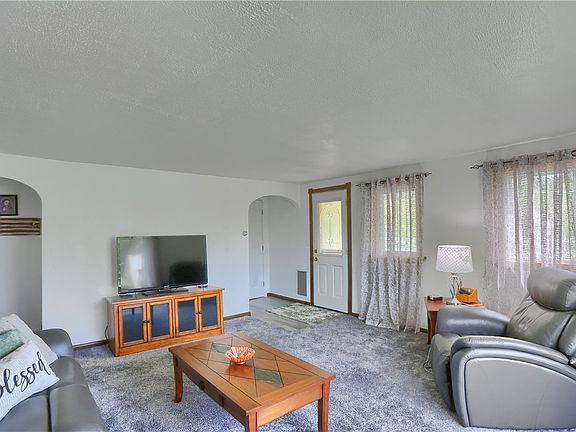 5th image of 617 Bear Rd