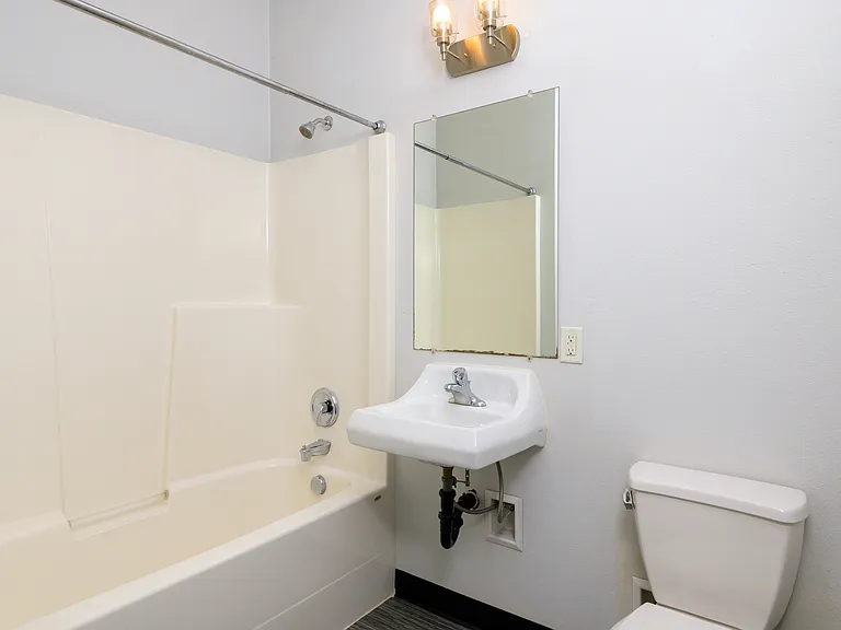MW2-3 Full Bathroom