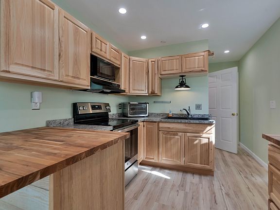 3rd image of 707 Sanborn Road