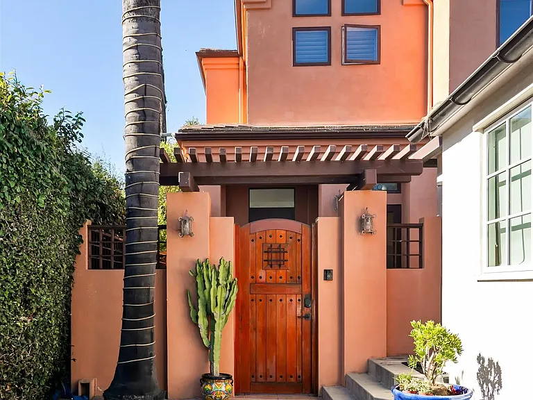 618 Gravilla Pl — Photo 8