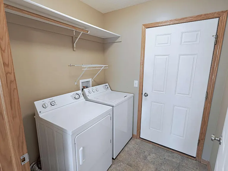 1718 Sawyer St — Photo 12