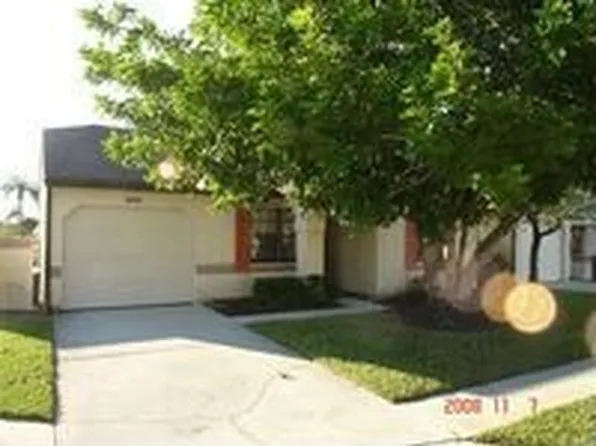2242 SE Brekenridge Cir, Port Saint Lucie, FL 34952