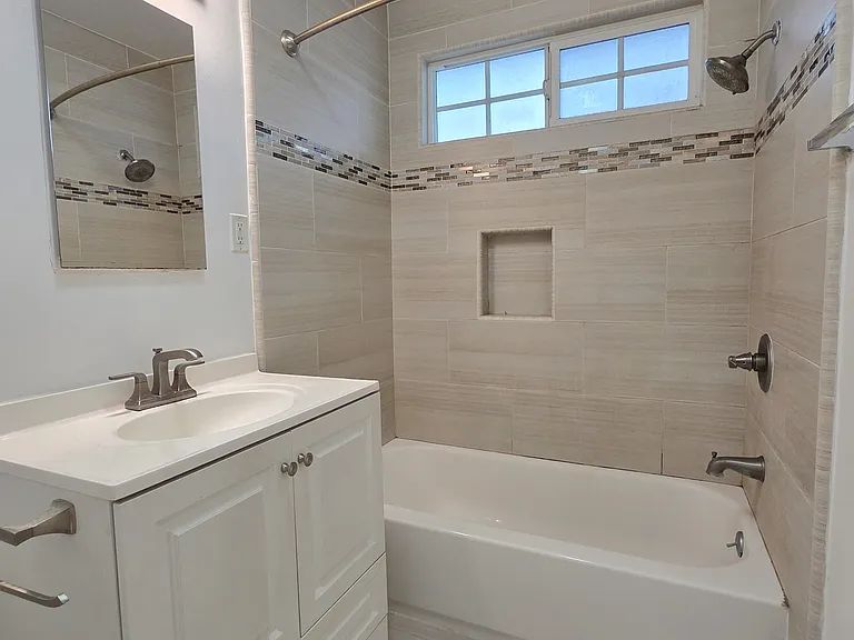 3705 S Victoria Ave — Photo 15