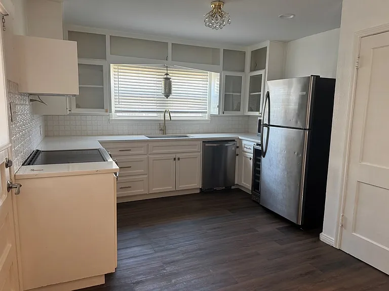 705 Ainslee St — Photo 7