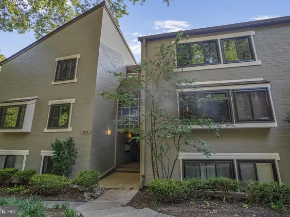 2216 Springwood Dr APT 202, Reston, VA 20191