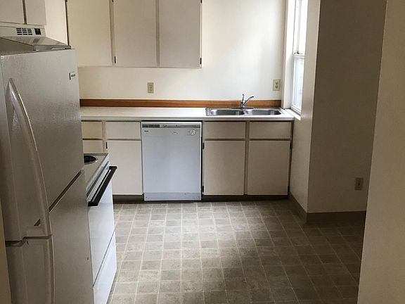 Kitchen - there's a nook to the right you could set up a dining room table in.