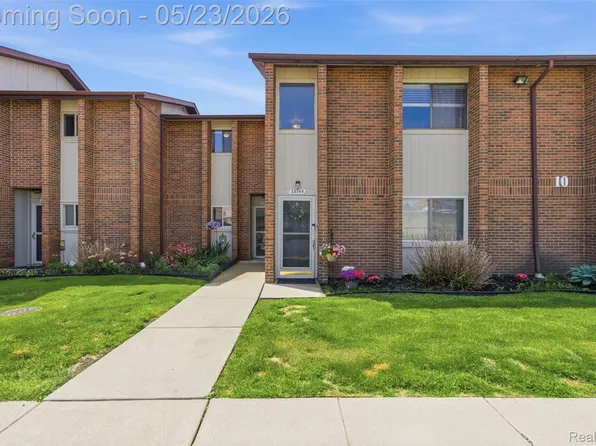 33745 Pondview Cir, Livonia, MI 48152