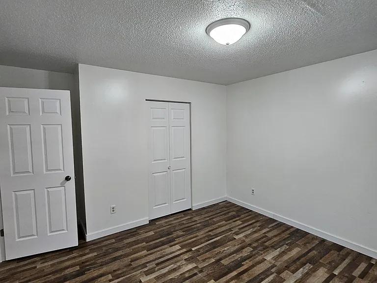 1260 Oakview Dr #4 — Photo 9