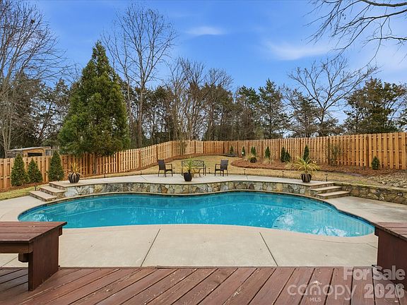 3rd image of 6737 Joliette Ln