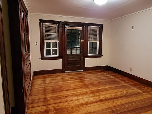 5th image of 209 Ashburnham St #2R