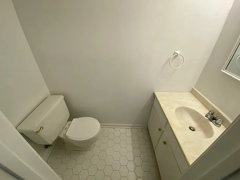921 Nottingham Dr #13 — Photo 11