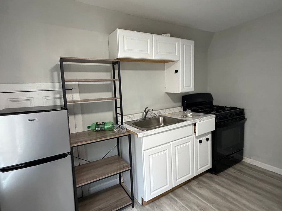 1st image of 794 S 15th St Floor 2