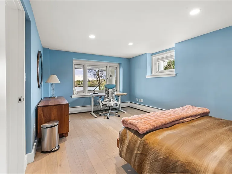 37 Beverly Rd — Photo 26