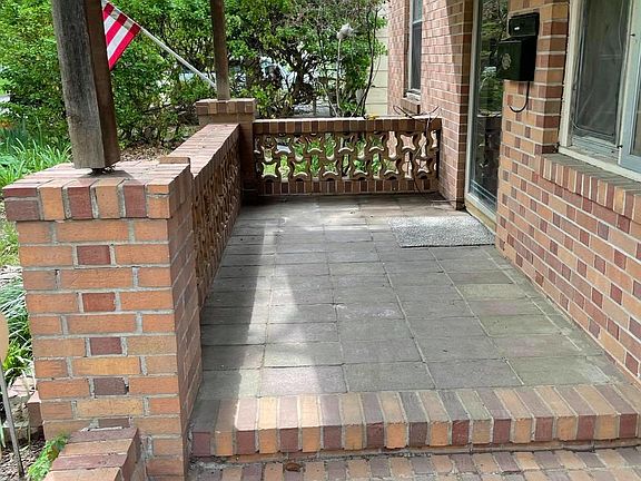 3rd image of 810 W 1st St