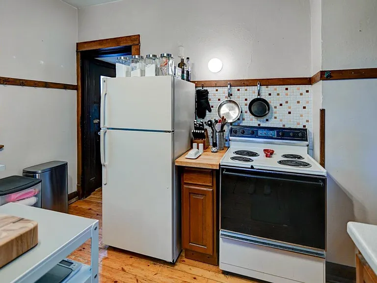 416 Castle Pl — Photo 3