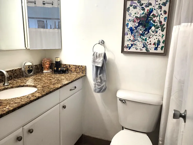 804 SE 7th St #101 — Photo 9