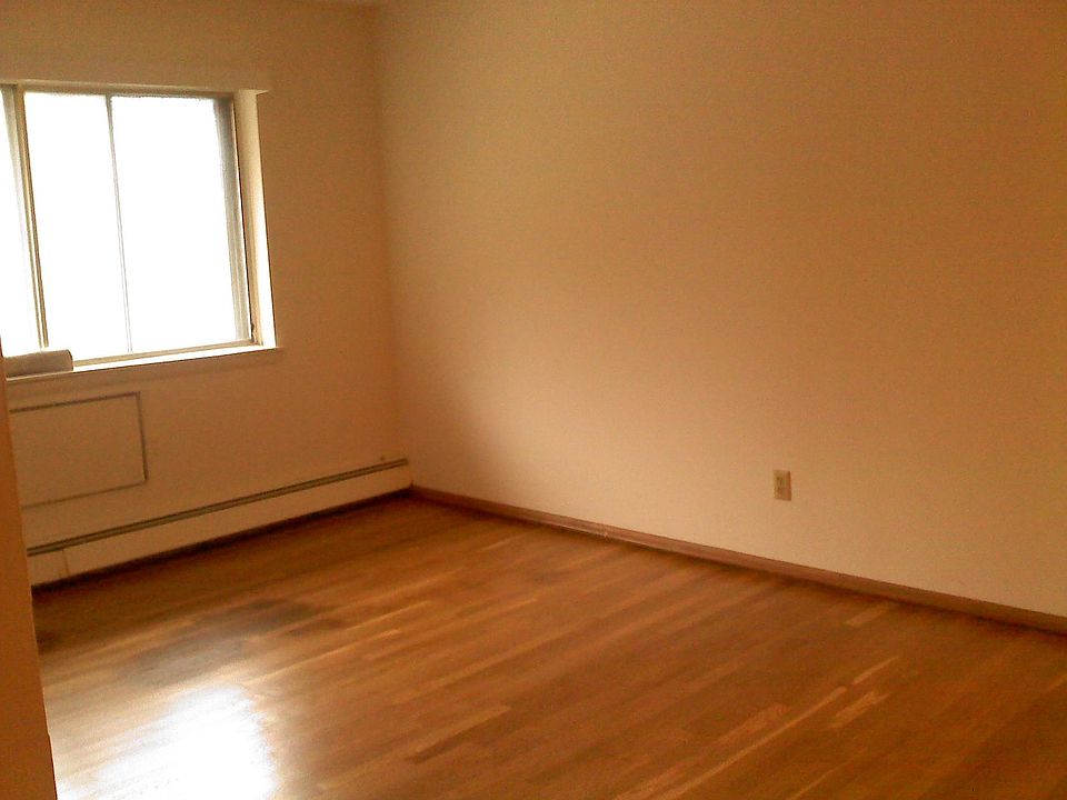 1st image of 1614 N Farwell Ave