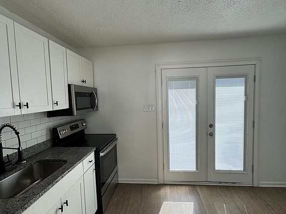 5th image of 306 N Jackson St #15