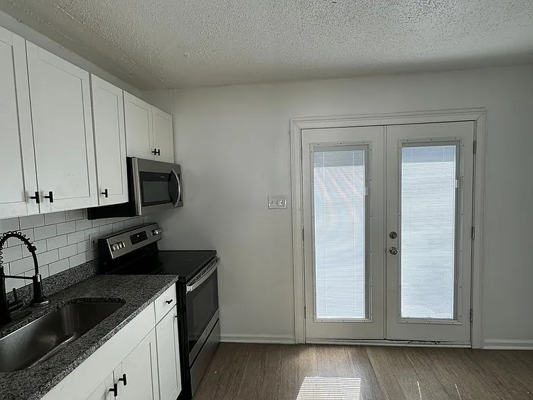 306 N Jackson St — Photo 38