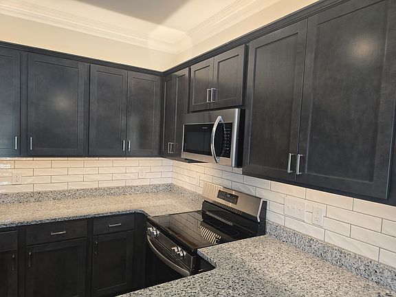 Under cabinet and over cabinet lighting on separate switches