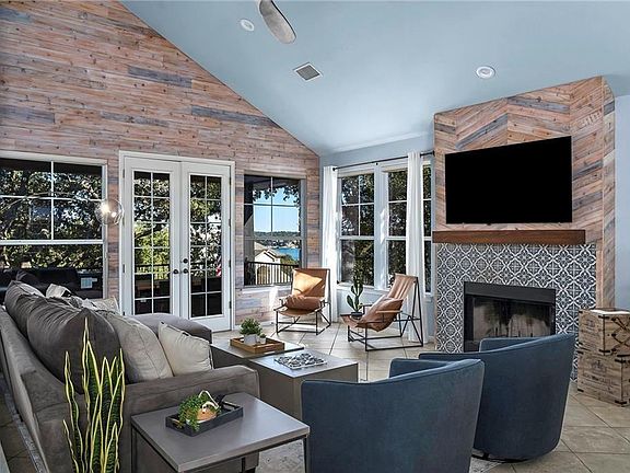3rd image of 204 Pinehurst Cir
