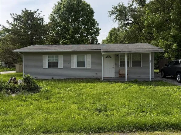 47 Delano Dr, Cahokia, IL 62206