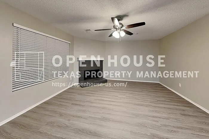 5 bed, 2.5 bath, 2945 sqft, $2,350 — Photo 3