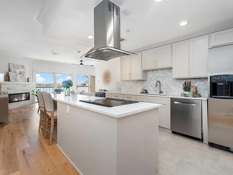 401 Lakeside Ln #213 — Photo 8