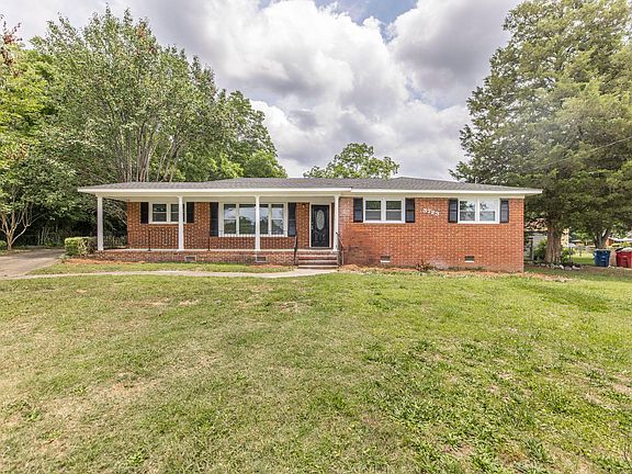 2nd image of 3723 Lucerne Dr