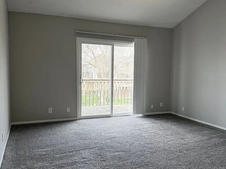 Bellevue Hills — Photo 27