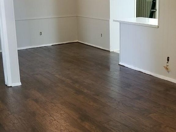3rd image of 1538 Douglas Dr