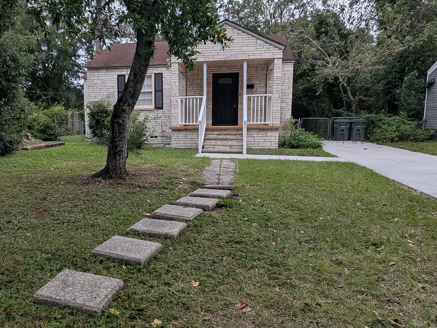 2 bed, 1300 sqft, $1,750 — Photo 2
