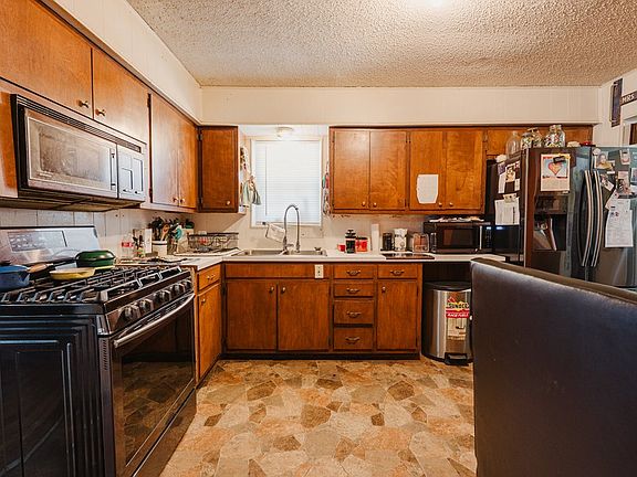 5th image of 2418 W 15th St
