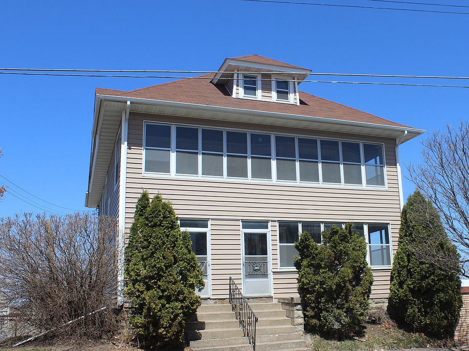 1st image of 811-813 E Margaret St