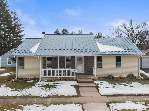 807 Franklin St, Oregon, IL 61061