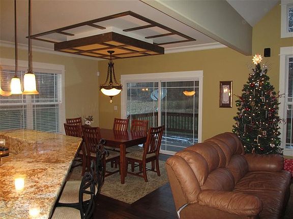 3rd image of 367 E Newton Ln