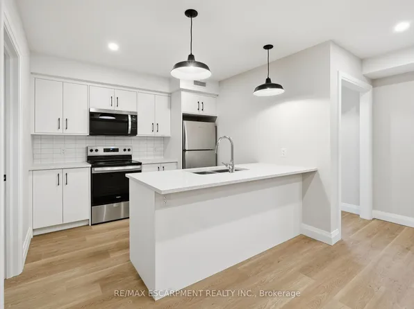 231 Park St N #2, Hamilton, ON L8L 1L9